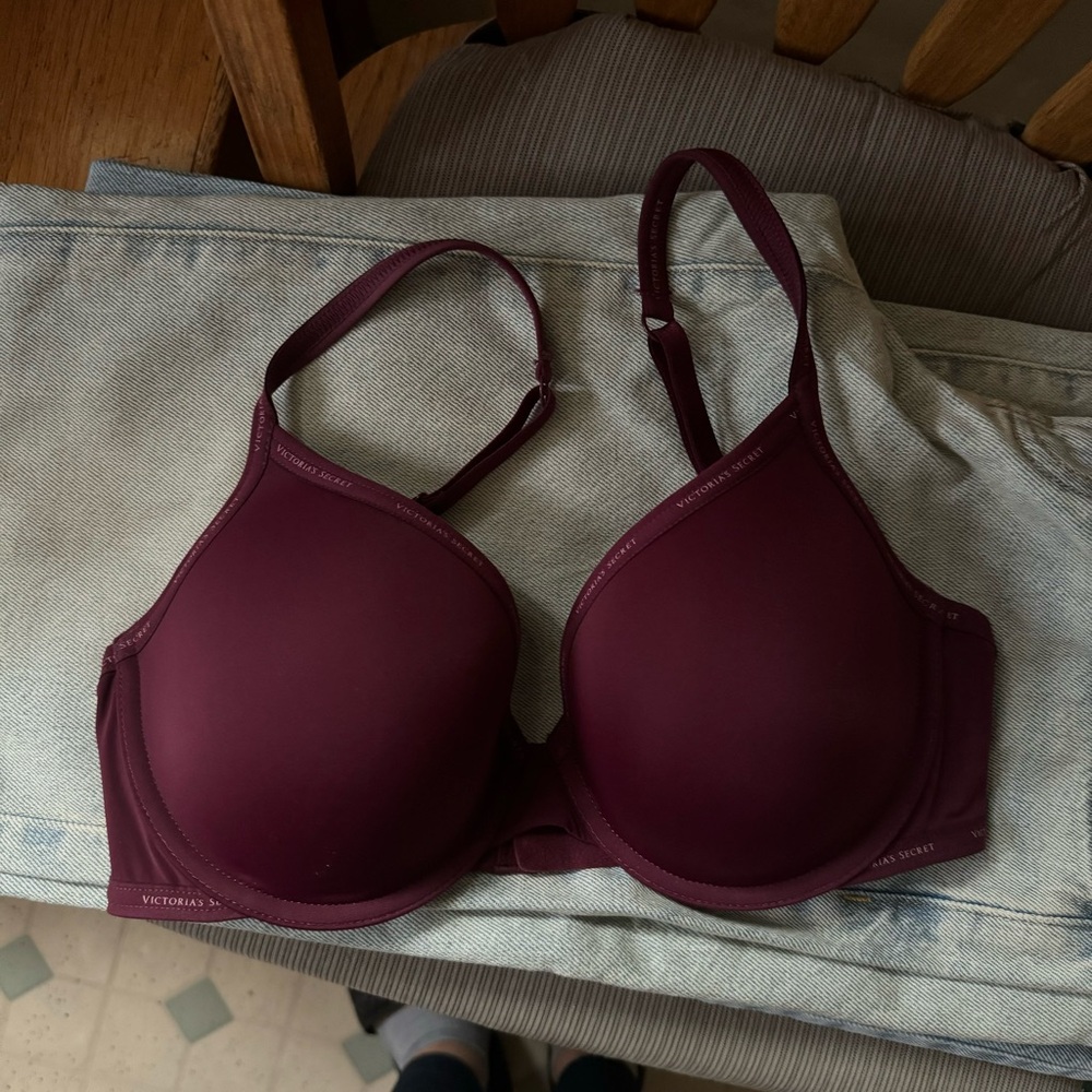 Victoria’s Secret t shirt lightly lined bra